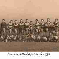 <strong>KVC De Toekomst - Uit de oude doos</strong><br>01-01-1960 ©Herzele in Beeld<br><br><a href='https://www.herzeleinbeeld.be/Foto/1044/KVC-De-Toekomst---Uit-de-oude-doos'><u>Meer info over de foto</u></a>