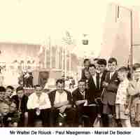 <strong>Klasfoto's Herzele - Meester Marcel De Backer</strong><br>1958 ©Herzele in Beeld<br><br><a href='https://www.herzeleinbeeld.be/Foto/107/Klasfotos-Herzele---Meester-Marcel-De-Backer'><u>Meer info over de foto</u></a>