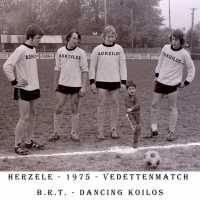 <strong>Kleinere voetbalploegen van de streek -  1974/75</strong><br> ©Herzele in Beeld<br><br><a href='https://www.herzeleinbeeld.be/Foto/1092/Kleinere-voetbalploegen-van-de-streek----1974/75'><u>Meer info over de foto</u></a>