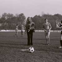<strong>Kleinere voetbalploegen van de streek -  1974/75</strong><br> ©Herzele in Beeld<br><br><a href='https://www.herzeleinbeeld.be/Foto/1108/Kleinere-voetbalploegen-van-de-streek----1974/75'><u>Meer info over de foto</u></a>