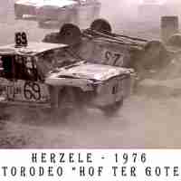 <strong>Autorodeo hof ter Goten  -  1976</strong><br>01-01-1976 ©Herzele in Beeld<br><br><a href='https://www.herzeleinbeeld.be/Foto/1115/Autorodeo-hof-ter-Goten-----1976'><u>Meer info over de foto</u></a>