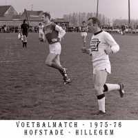 <strong>Voetbalmatch Hofstade - SC Hillegem  -  1976</strong><br> ©Herzele in Beeld<br><br><a href='https://www.herzeleinbeeld.be/Foto/1210/Voetbalmatch-Hofstade---SC-Hillegem-----1976'><u>Meer info over de foto</u></a>