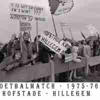 <strong>Voetbalmatch Hofstade - SC Hillegem  -  1976</strong><br> ©Herzele in Beeld<br><br><a href='https://www.herzeleinbeeld.be/Foto/1212/Voetbalmatch-Hofstade---SC-Hillegem-----1976'><u>Meer info over de foto</u></a>