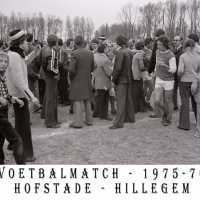 <strong>Voetbalmatch Hofstade - SC Hillegem  -  1976</strong><br> ©Herzele in Beeld<br><br><a href='https://www.herzeleinbeeld.be/Foto/1217/Voetbalmatch-Hofstade---SC-Hillegem-----1976'><u>Meer info over de foto</u></a>