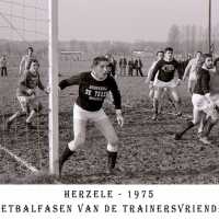 <strong>Trainersvrienden  -  1973 t.e.m. 1977</strong><br> ©Herzele in Beeld<br><br><a href='https://www.herzeleinbeeld.be/Foto/1238/Trainersvrienden-----1973-t.e.m.-1977'><u>Meer info over de foto</u></a>