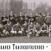 <strong>Trainersvrienden  -  1973 t.e.m. 1977</strong><br> ©Herzele in Beeld<br><br><a href='https://www.herzeleinbeeld.be/Foto/1245/Trainersvrienden-----1973-t.e.m.-1977'><u>Meer info over de foto</u></a>