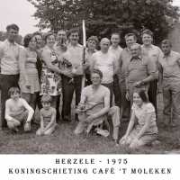 <strong>Boogschutters  -  1973 t.e.m. 1977</strong><br>01-01-1973 ©Herzele in Beeld<br><br><a href='https://www.herzeleinbeeld.be/Foto/1255/Boogschutters-----1973-t.e.m.-1977'><u>Meer info over de foto</u></a>