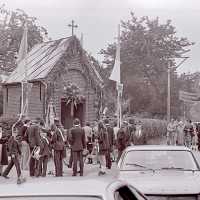 <strong>Viering 100 jaar Heilige Cornelius -   Sint Antelinks  -  1977</strong><br> ©Herzele in Beeld<br><br><a href='https://www.herzeleinbeeld.be/Foto/1361/Viering-100-jaar-Heilige-Cornelius-----Sint-Antelinks-----1977'><u>Meer info over de foto</u></a>