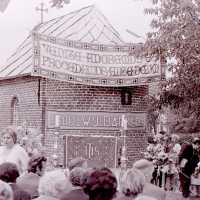 <strong>Viering 100 jaar Heilige Cornelius -   Sint Antelinks  -  1977</strong><br> ©Herzele in Beeld<br><br><a href='https://www.herzeleinbeeld.be/Foto/1365/Viering-100-jaar-Heilige-Cornelius-----Sint-Antelinks-----1977'><u>Meer info over de foto</u></a>