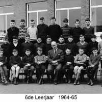 <strong>Klasfoto's Meester Nestor Redant </strong><br>1964 ©Herzele in Beeld<br><br><a href='https://www.herzeleinbeeld.be/Foto/137/Klasfotos-Meester-Nestor-Redant-'><u>Meer info over de foto</u></a>