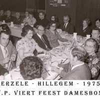 <strong>CVP Feest damesbond  -  1975</strong><br> ©Herzele in Beeld<br><br><a href='https://www.herzeleinbeeld.be/Foto/1374/CVP-Feest-damesbond-----1975'><u>Meer info over de foto</u></a>