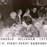 <strong>CVP Feest damesbond  -  1975</strong><br> ©Herzele in Beeld<br><br><a href='https://www.herzeleinbeeld.be/Foto/1378/CVP-Feest-damesbond-----1975'><u>Meer info over de foto</u></a>