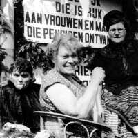 <strong>Inhuldiging Burgemeester Maurits De Buysscher  -  1959</strong><br> ©Herzele in Beeld<br><br><a href='https://www.herzeleinbeeld.be/Foto/1394/Inhuldiging-Burgemeester-Maurits-De-Buysscher-----1959'><u>Meer info over de foto</u></a>