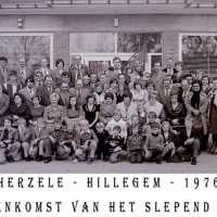 <strong>Wielertoeristen algemeen  -  1973/75</strong><br>1976 ©Herzele in Beeld<br><br><a href='https://www.herzeleinbeeld.be/Foto/1586/Wielertoeristen-algemeen-----1973/75'><u>Meer info over de foto</u></a>