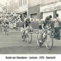 <strong>Ronde Van Vlaanderen - Solleveld  -  1973-75-76-77-78</strong><br> ©Herzele in Beeld<br><br><a href='https://www.herzeleinbeeld.be/Foto/1599/Ronde-Van-Vlaanderen---Solleveld-----1973-75-76-77-78'><u>Meer info over de foto</u></a>