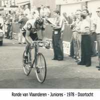 <strong>Ronde Van Vlaanderen - Solleveld  -  1973-75-76-77-78</strong><br> ©Herzele in Beeld<br><br><a href='https://www.herzeleinbeeld.be/Foto/1600/Ronde-Van-Vlaanderen---Solleveld-----1973-75-76-77-78'><u>Meer info over de foto</u></a>