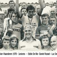 <strong>Ronde Van Vlaanderen - Solleveld  -  1978</strong><br>01-01-1973 ©Herzele in Beeld<br><br><a href='https://www.herzeleinbeeld.be/Foto/1604/Ronde-Van-Vlaanderen---Solleveld-----1978'><u>Meer info over de foto</u></a>