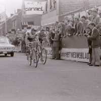 <strong>Ronde Van Vlaanderen - Solleveld  -  1973-75-76-77-78</strong><br> ©Herzele in Beeld<br><br><a href='https://www.herzeleinbeeld.be/Foto/1615/Ronde-Van-Vlaanderen---Solleveld-----1973-75-76-77-78'><u>Meer info over de foto</u></a>