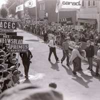 <strong>Ronde Van Vlaanderen - Solleveld  -  1973-75-76-77-78</strong><br> ©Herzele in Beeld<br><br><a href='https://www.herzeleinbeeld.be/Foto/1624/Ronde-Van-Vlaanderen---Solleveld-----1973-75-76-77-78'><u>Meer info over de foto</u></a>