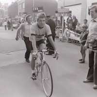 <strong>Ronde Van Vlaanderen - Solleveld  -  1973-75-76-77-78</strong><br> ©Herzele in Beeld<br><br><a href='https://www.herzeleinbeeld.be/Foto/1631/Ronde-Van-Vlaanderen---Solleveld-----1973-75-76-77-78'><u>Meer info over de foto</u></a>