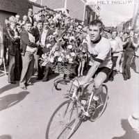 <strong>Ronde Van Vlaanderen - Solleveld  -  1973-75-76-77-78</strong><br> ©Herzele in Beeld<br><br><a href='https://www.herzeleinbeeld.be/Foto/1632/Ronde-Van-Vlaanderen---Solleveld-----1973-75-76-77-78'><u>Meer info over de foto</u></a>