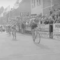 <strong>Ronde Van Vlaanderen - Solleveld  -  1973-75-76-77-78</strong><br> ©Herzele in Beeld<br><br><a href='https://www.herzeleinbeeld.be/Foto/1643/Ronde-Van-Vlaanderen---Solleveld-----1973-75-76-77-78'><u>Meer info over de foto</u></a>
