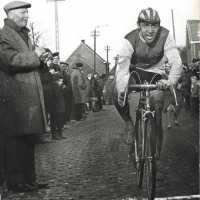 <strong>Maurice Dury -  Clubkampioenschap te Merelbeke - 1965</strong><br>1965 ©Herzele in Beeld<br><br><a href='https://www.herzeleinbeeld.be/Foto/1742/Maurice-Dury----Clubkampioenschap-te-Merelbeke---1965'><u>Meer info over de foto</u></a>