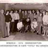 <strong>Boogschutters (deel 2)   -  1974 t.e.m. 1977</strong><br>01-01-1974 ©Herzele in Beeld<br><br><a href='https://www.herzeleinbeeld.be/Foto/1836/Boogschutters-(deel-2)------1974-t.e.m.-1977'><u>Meer info over de foto</u></a>