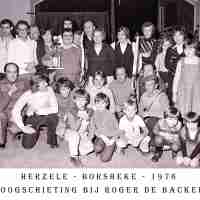 <strong>Boogschutters (deel 2)   -  1974 t.e.m. 1977</strong><br>1976 ©Herzele in Beeld<br><br><a href='https://www.herzeleinbeeld.be/Foto/1865/Boogschutters-(deel-2)------1974-t.e.m.-1977'><u>Meer info over de foto</u></a>