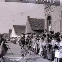 <strong>Patrick Van Den Bossche - Woubrechtegem  -  1979</strong><br>1979 ©Herzele in Beeld<br><br><a href='https://www.herzeleinbeeld.be/Foto/1907/Patrick-Van-Den-Bossche---Woubrechtegem-----1979'><u>Meer info over de foto</u></a>