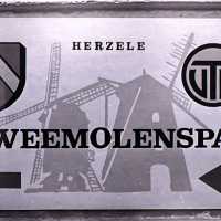 <strong>Opening tweemolenspad  -  1973</strong><br> ©Herzele in Beeld<br><br><a href='https://www.herzeleinbeeld.be/Foto/1939/Opening-tweemolenspad-----1973'><u>Meer info over de foto</u></a>