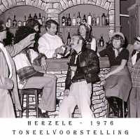 <strong>Toneelgroep Torengalm  -  Jaren 70</strong><br> ©Herzele in Beeld<br><br><a href='https://www.herzeleinbeeld.be/Foto/1953/Toneelgroep-Torengalm-----Jaren-70'><u>Meer info over de foto</u></a>