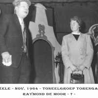 <strong>Toneelgroep Torengalm  -  Jaren 70</strong><br>01-01-1970 ©Herzele in Beeld<br><br><a href='https://www.herzeleinbeeld.be/Foto/1958/Toneelgroep-Torengalm-----Jaren-70'><u>Meer info over de foto</u></a>