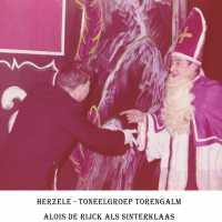 <strong>Toneelgroep Torengalm  -  Jaren 70</strong><br>01-01-1970 ©Herzele in Beeld<br><br><a href='https://www.herzeleinbeeld.be/Foto/1960/Toneelgroep-Torengalm-----Jaren-70'><u>Meer info over de foto</u></a>