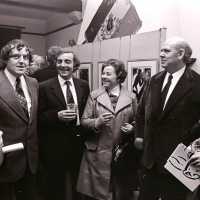 <strong>Kunstschilder Masereel stelt tentoon in Gemeentehuis  -  1975</strong><br> ©Herzele in Beeld<br><br><a href='https://www.herzeleinbeeld.be/Foto/2122/Kunstschilder-Masereel-stelt-tentoon-in-Gemeentehuis-----1975'><u>Meer info over de foto</u></a>