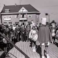 <strong>Kunstmarkt Sint-Lievens-Esse</strong><br>1977 ©Herzele in Beeld<br><br><a href='https://www.herzeleinbeeld.be/Foto/2158/Kunstmarkt-Sint-Lievens-Esse'><u>Meer info over de foto</u></a>