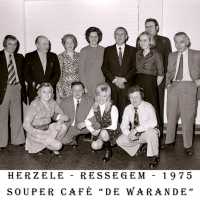 <strong>Souper (eetfestijn) allerlei verenigingen - 1974-75-76</strong><br>01-01-1974 ©Herzele in Beeld<br><br><a href='https://www.herzeleinbeeld.be/Foto/2207/Souper-(eetfestijn)-allerlei-verenigingen---1974-75-76'><u>Meer info over de foto</u></a>