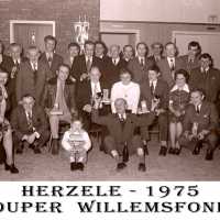 <strong>Souper (eetfestijn) allerlei verenigingen - 1974-75-76</strong><br>1975 ©Herzele in Beeld<br><br><a href='https://www.herzeleinbeeld.be/Foto/2217/Souper-(eetfestijn)-allerlei-verenigingen---1974-75-76'><u>Meer info over de foto</u></a>