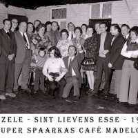 <strong>Souper (eetfestijn) allerlei verenigingen - 1974-75-76</strong><br>1975 ©Herzele in Beeld<br><br><a href='https://www.herzeleinbeeld.be/Foto/2219/Souper-(eetfestijn)-allerlei-verenigingen---1974-75-76'><u>Meer info over de foto</u></a>