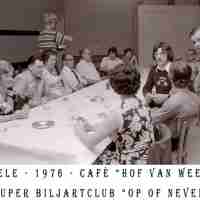 <strong>Souper (eetfestijn) allerlei verenigingen - 1974-75-76</strong><br>01-01-1974 ©Herzele in Beeld<br><br><a href='https://www.herzeleinbeeld.be/Foto/2225/Souper-(eetfestijn)-allerlei-verenigingen---1974-75-76'><u>Meer info over de foto</u></a>