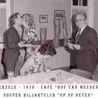 <strong>Souper (eetfestijn) allerlei verenigingen - 1974-75-76</strong><br>01-01-1974 ©Herzele in Beeld<br><br><a href='https://www.herzeleinbeeld.be/Foto/2235/Souper-(eetfestijn)-allerlei-verenigingen---1974-75-76'><u>Meer info over de foto</u></a>