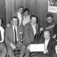 <strong>Karabijnclub Trainersvrienden  -  1970</strong><br>1970 ©Herzele in Beeld<br><br><a href='https://www.herzeleinbeeld.be/Foto/2353/Karabijnclub-Trainersvrienden-----1970'><u>Meer info over de foto</u></a>