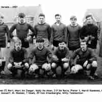 <strong>FC St - Raphaël  -  1967   Provinciale junioren</strong><br>1967 ©Eddy De Moor<br><br><a href='https://www.herzeleinbeeld.be/Foto/2400/FC-St---Raphaël-----1967---Provinciale-junioren'><u>Meer info over de foto</u></a>