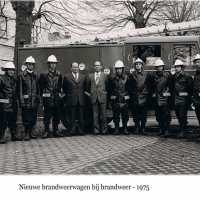 <strong>Nieuwe brandweerwagen</strong><br>1975 ©Herzele in Beeld<br><br><a href='https://www.herzeleinbeeld.be/Foto/241/Nieuwe-brandweerwagen'><u>Meer info over de foto</u></a>