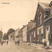 <strong>Zicht Peperstraat</strong><br>01-01-1930 - 01-01-1940 ©Herzele in Beeld<br><br><a href='https://www.herzeleinbeeld.be/Foto/2450/Zicht-Peperstraat'><u>Meer info over de foto</u></a>