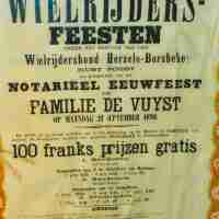 <strong>Groote Wielrijders – feesten te Borsbeke</strong><br>1896 ©Herzele in Beeld<br><br><a href='https://www.herzeleinbeeld.be/Foto/2464/Groote-Wielrijders-–-feesten-te-Borsbeke'><u>Meer info over de foto</u></a>