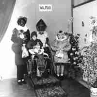 <strong>Wilmar Sinterklaas  -  Eind jaren 80</strong><br>01-01-1988 - 01-01-1990 ©Herzele in Beeld<br><br><a href='https://www.herzeleinbeeld.be/Foto/2847/Wilmar-Sinterklaas-----Eind-jaren-80'><u>Meer info over de foto</u></a>