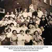 <strong>Corsetteschool aan het klooster</strong><br>01-01-1950 - 01-01-1954 ©Herzele in Beeld<br><br><a href='https://www.herzeleinbeeld.be/Foto/2864/Corsetteschool-aan-het-klooster'><u>Meer info over de foto</u></a>