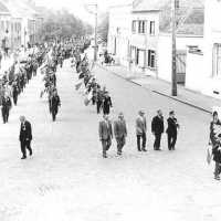 <strong>Vaandeldag - Herzele 1000 jaar</strong><br>1972 ©Herzele in Beeld<br><br><a href='https://www.herzeleinbeeld.be/Foto/288/Vaandeldag---Herzele-1000-jaar'><u>Meer info over de foto</u></a>