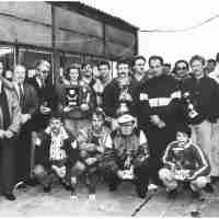 <strong>Voetbal supporters Herzele</strong><br>01-01-1990 - 01-01-1994 ©Herzele in Beeld<br><br><a href='https://www.herzeleinbeeld.be/Foto/2884/Voetbal-supporters-Herzele'><u>Meer info over de foto</u></a>